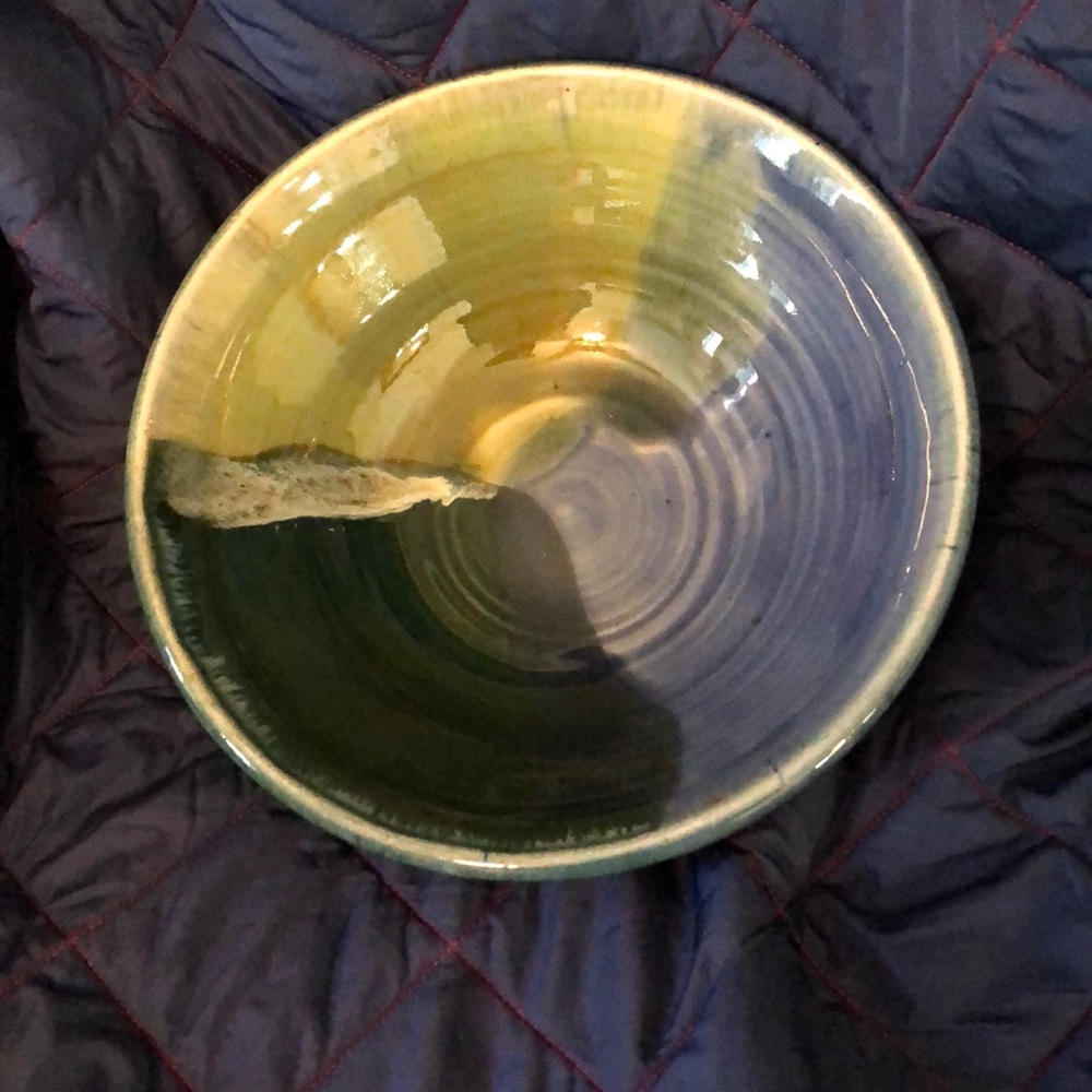 Hand -turn serving bowl
